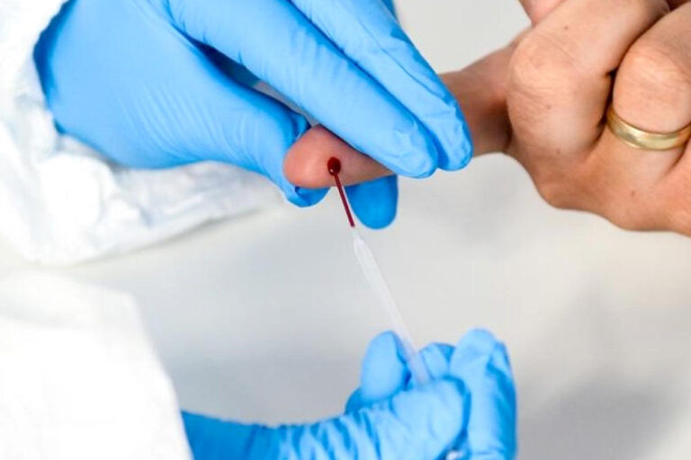 medical grade powder-free nitrile exam gloves