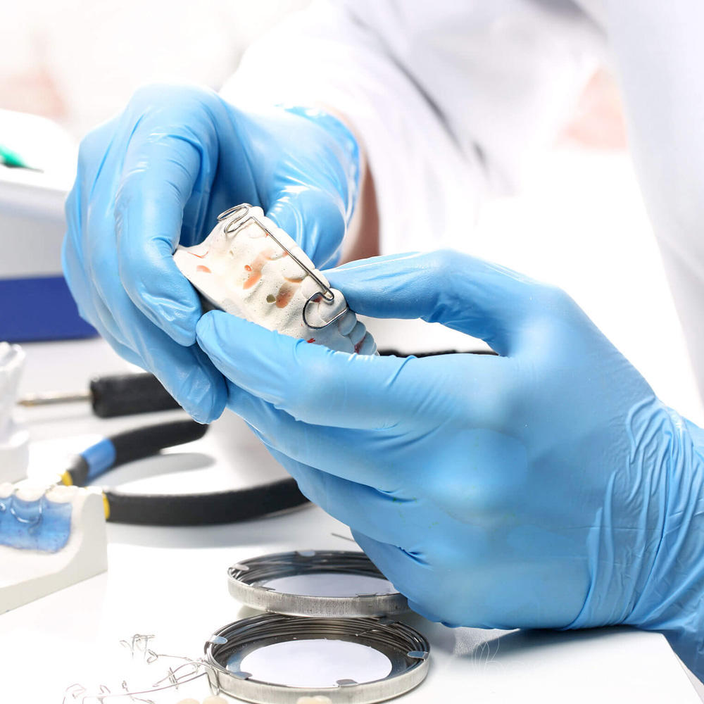 medical grade powder-free nitrile exam gloves